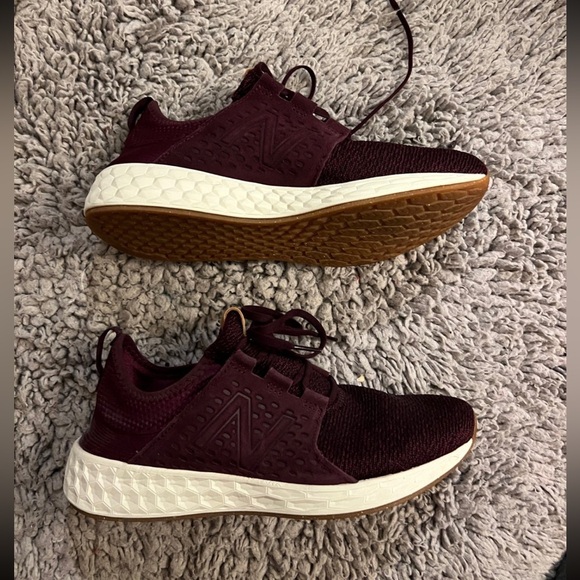 Maroon new balance shoes - Picture 2 of 4